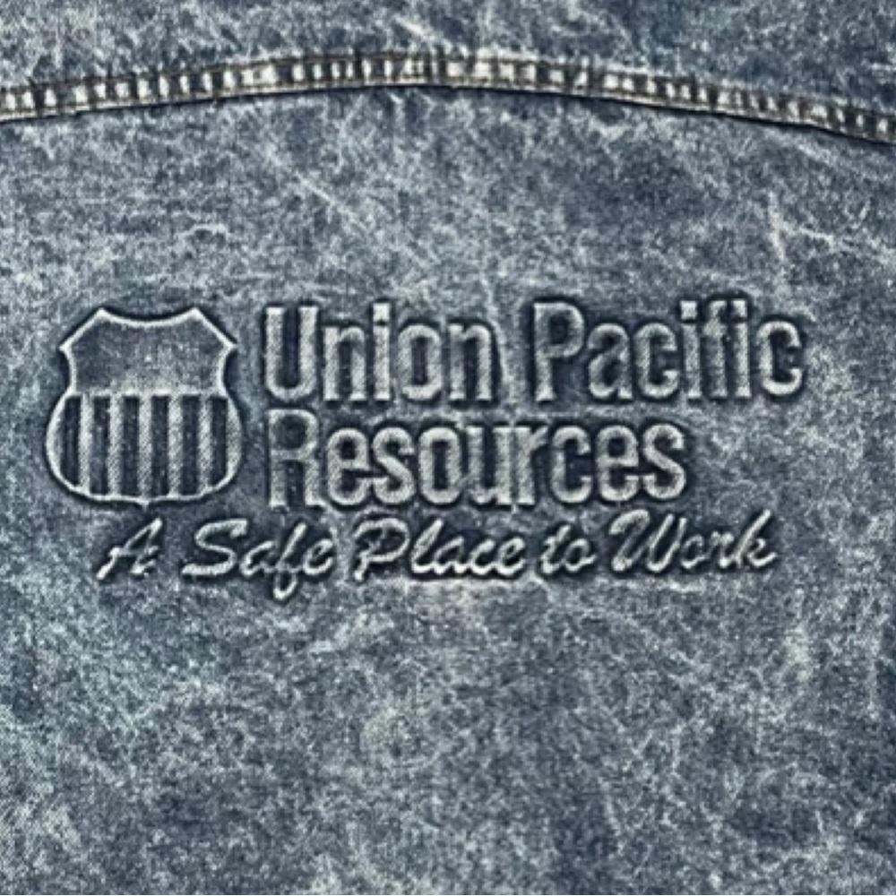 Vintage Men’s Acid Wash Denim Trucker Jacket M Union Pacific Resources 3D Letter - Picture 10 of 15